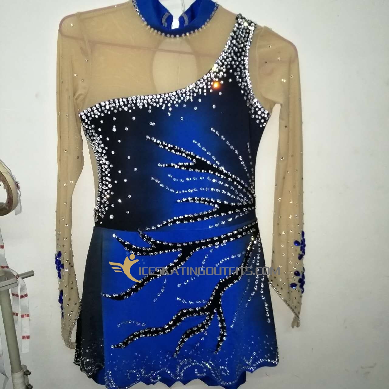 ice skating date outfit for children B95