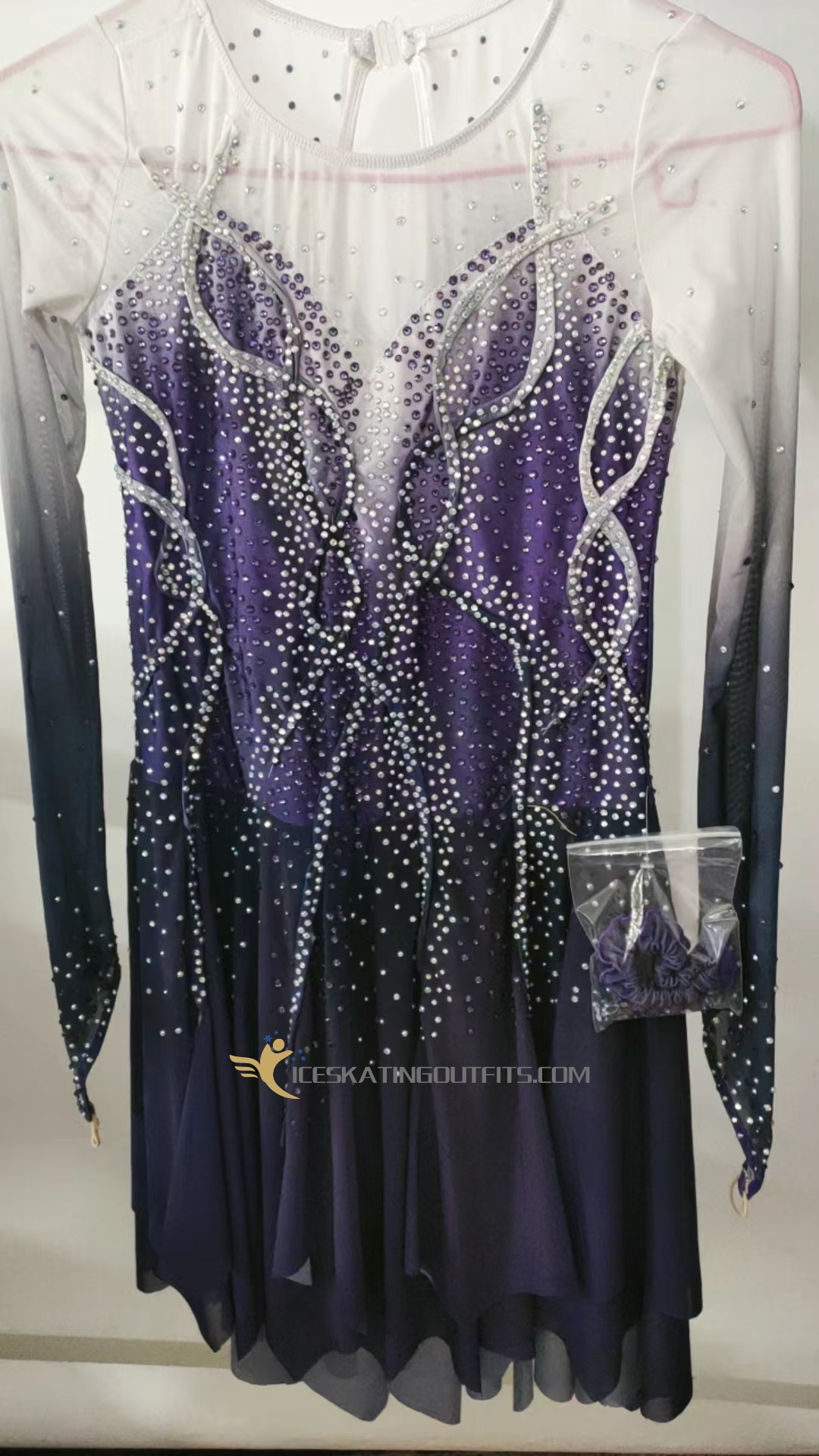 ice skating date outfit for women B364