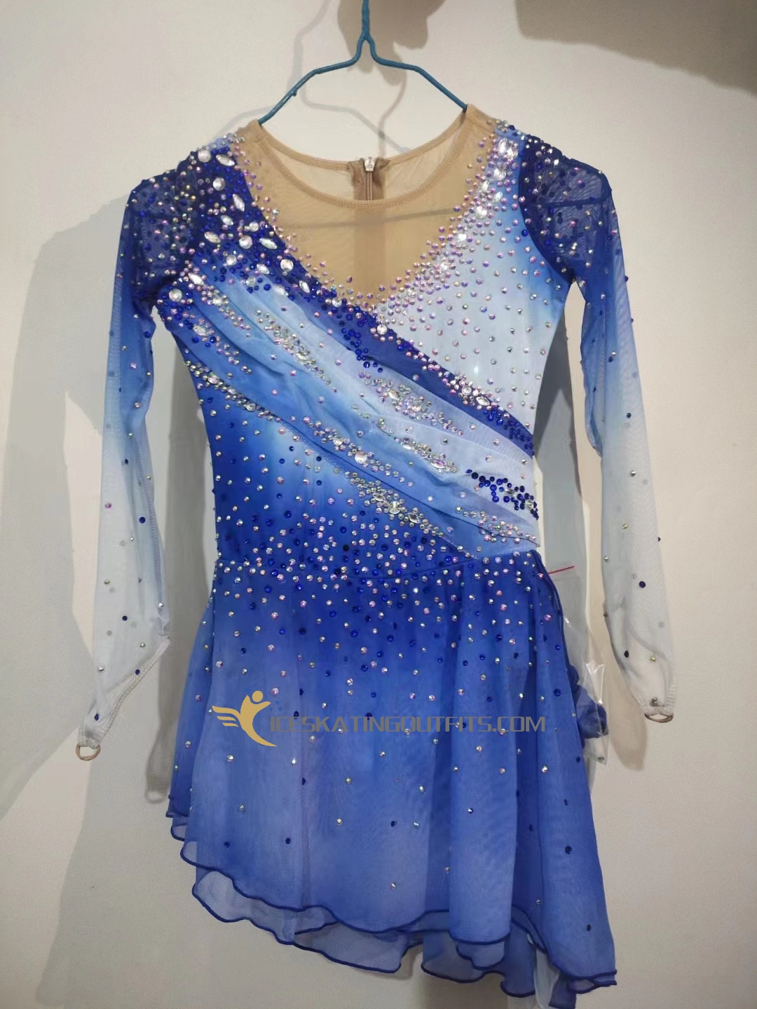 jerry dresses ice skating for kids B333