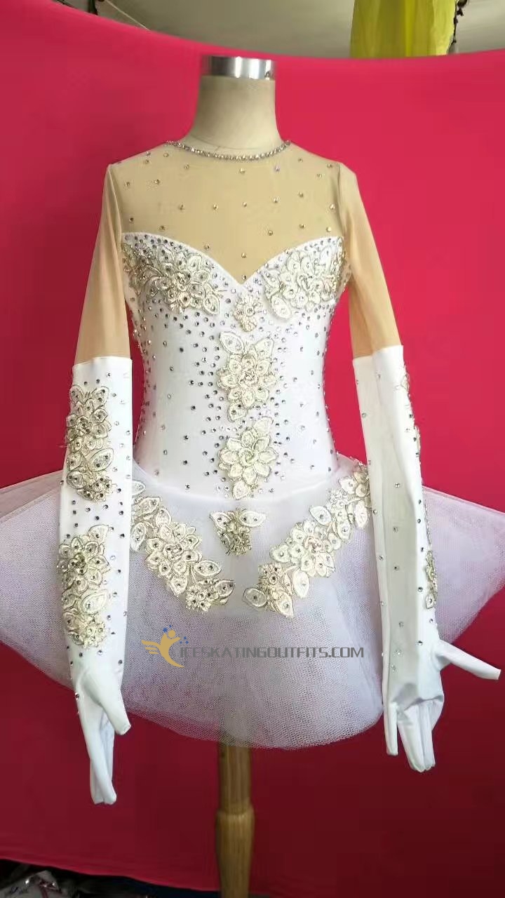 ladies light white skating dress B69