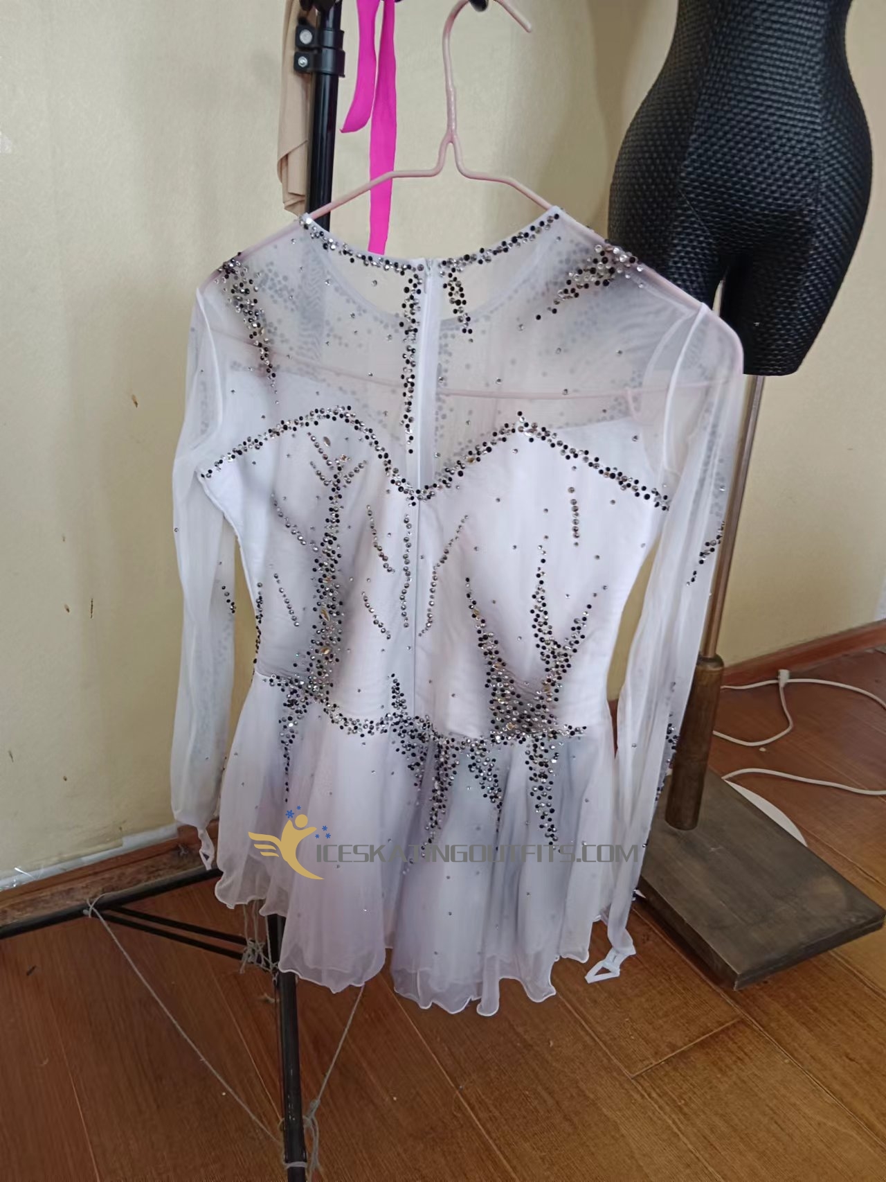 male figure skater outfits for women B228