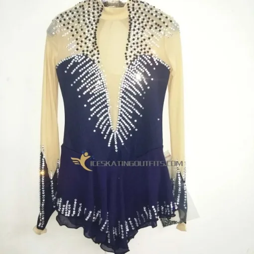 outfit for ice skating with friends for women B87