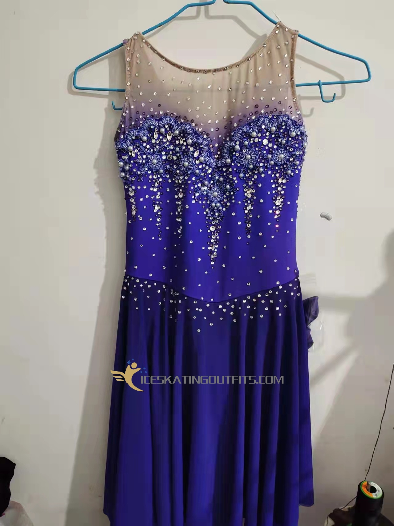 women beautiful ice skating dresses B164