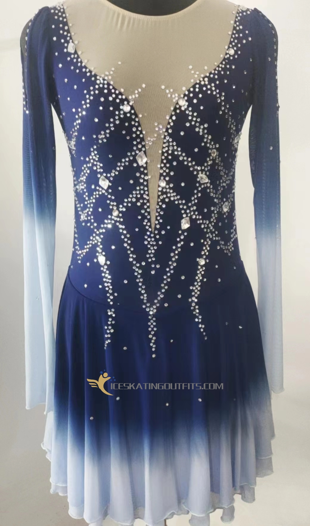 women cute outfits to go ice skating B293