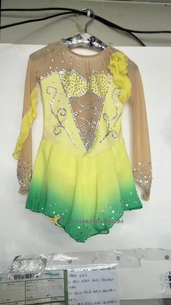 women ice skating leggings B66